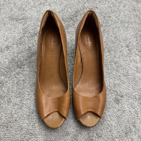 Clarks Artisan Peep Toe Heel Pumps Womens 8.5M Brown Tan Leather Kitten Heels - Picture 1 of 16